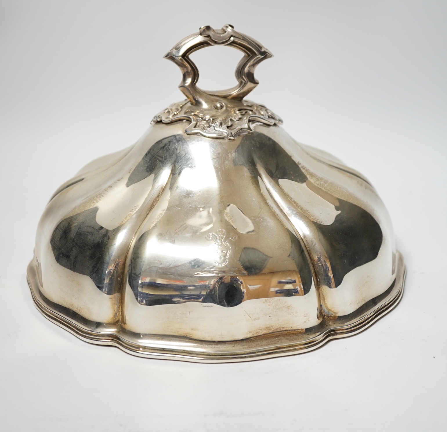 A Victorian silver circular entree dish cover, by R & S Garrard & Co, London, 1852, base diameter 24cm, 23.3oz.